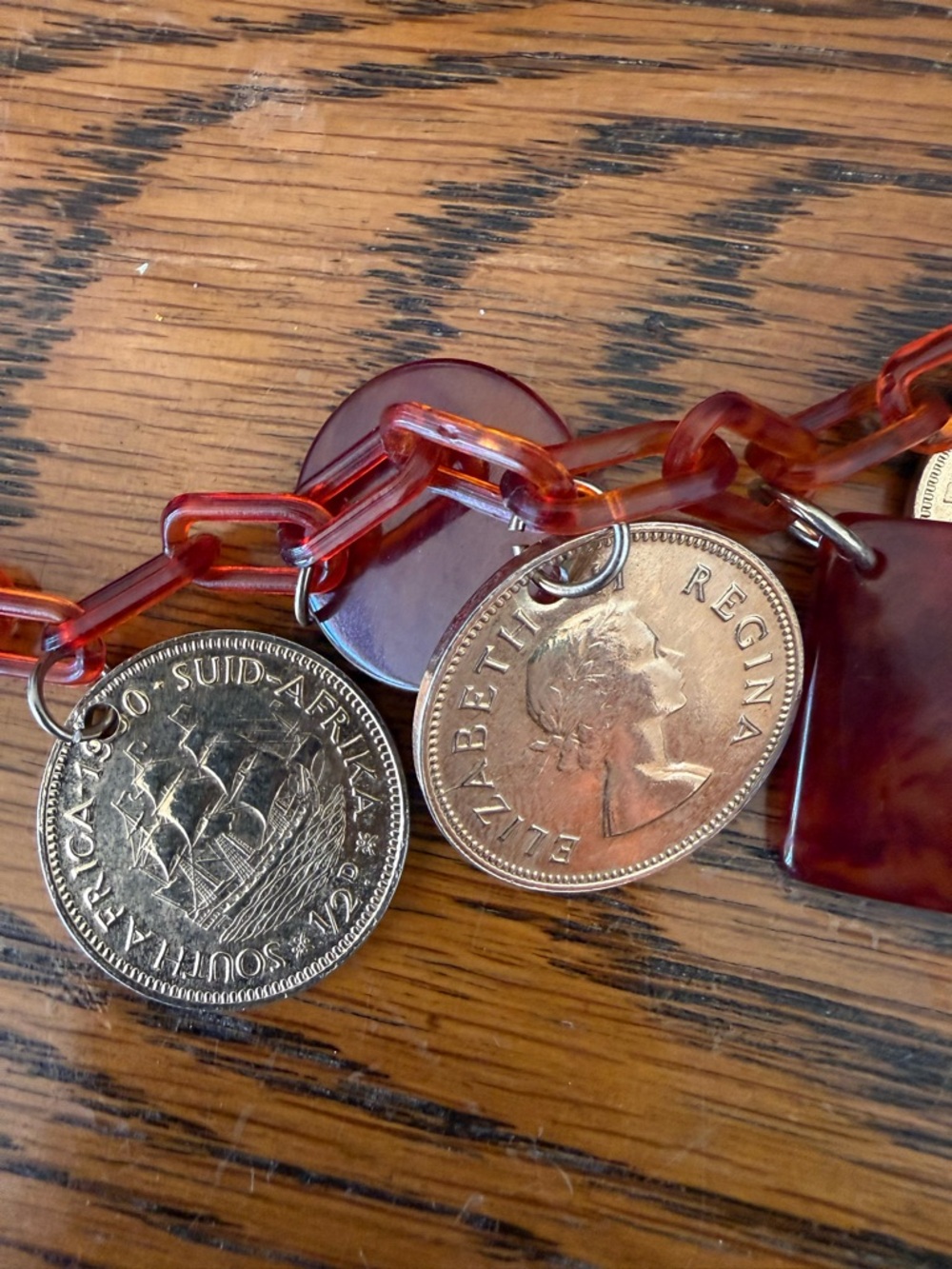 Vintage lucite?  Coin Pendant Necklace - Women Jewelry amber color - Picture 11 of 13